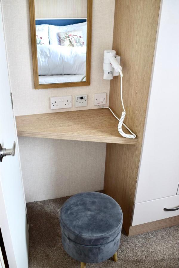 New Sea View Platinum Caravan With Huge Decking نيوكاسل أبون تاين المظهر الخارجي الصورة