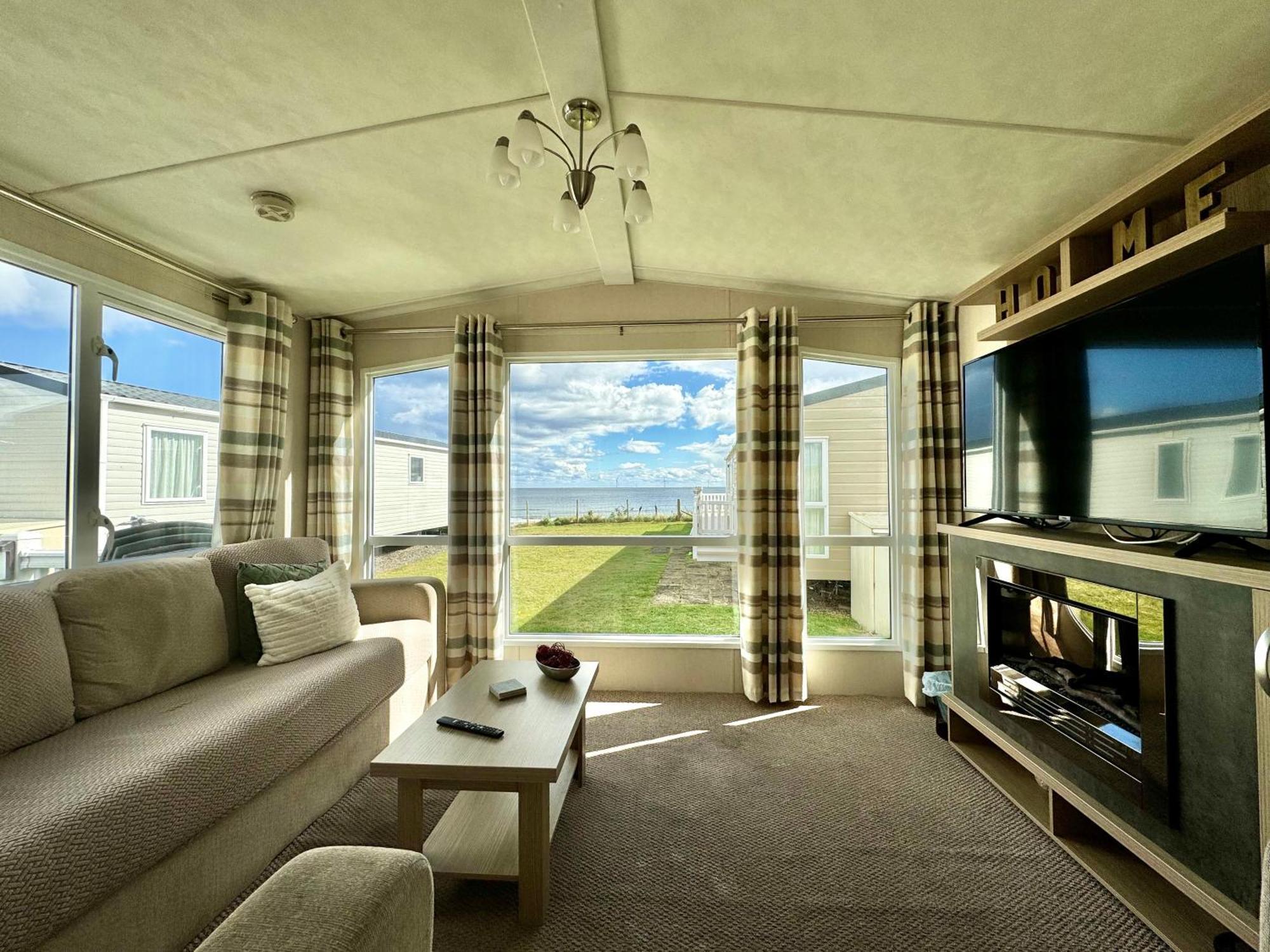 New Sea View Platinum Caravan With Huge Decking نيوكاسل أبون تاين المظهر الخارجي الصورة