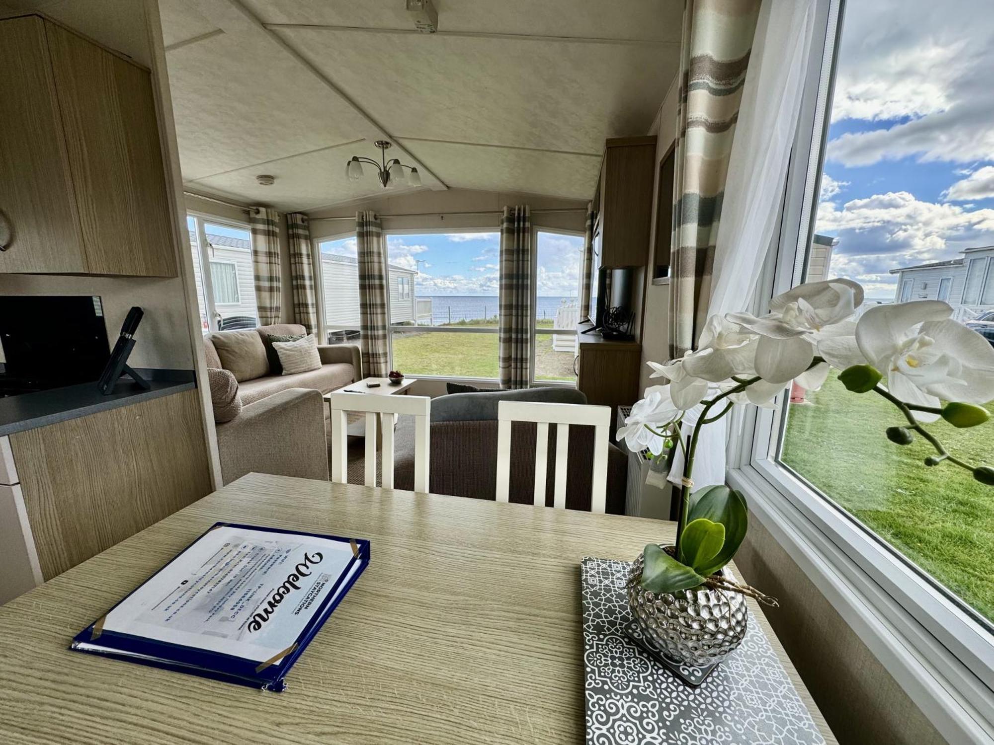 New Sea View Platinum Caravan With Huge Decking نيوكاسل أبون تاين المظهر الخارجي الصورة
